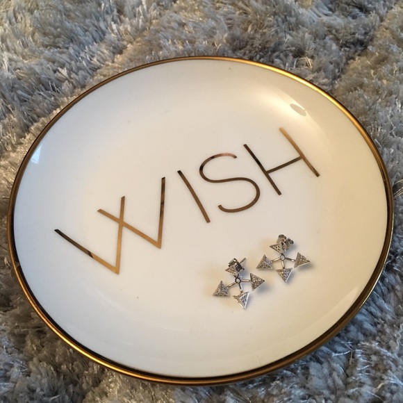 Wanderlust + Co Tri-Pyramid Silver Ear cuffs - Picture 2 of 3